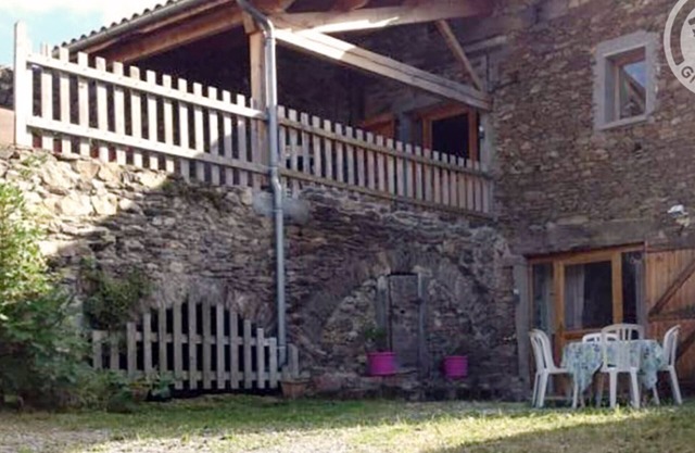 Rustic house near Saint-Étienne, family-friendly, pets allowed