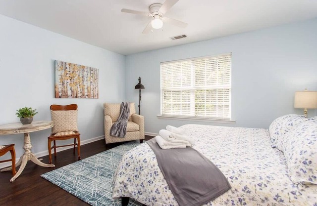 Rustic-Industrial 2/MARTA/Good Eats/Sleeps 6