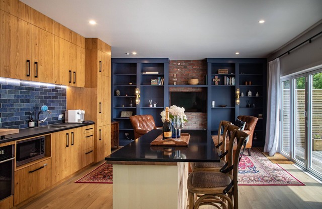 Rustic Martinborough Barn – Vineyard Views & Claw‑Foot Bath