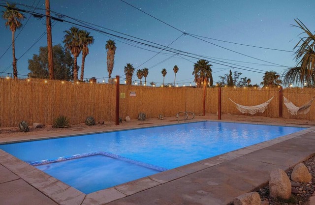 Rustic Palms Oasis: In-Ground Pool, HotTub,Firepit