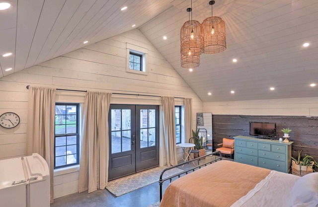 Rustic Rapid City Farmhouse w/Mountain Views