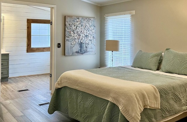 Rustic Relaxation. Very Spacious and Private!