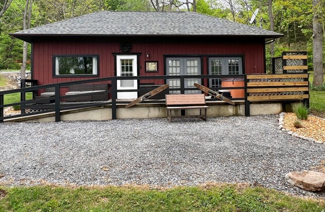 Rustic Retreat - A nature lover's dream!