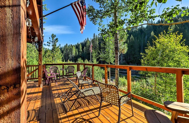 Rustic Riverfront Truckee Cabin w/Deck & BBQ
