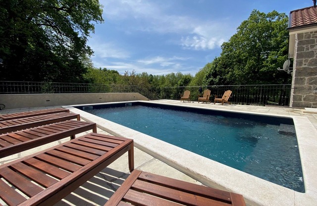 Rustic stone house-Casa Tilia-with pool and sauna, in peaceful village near sea.