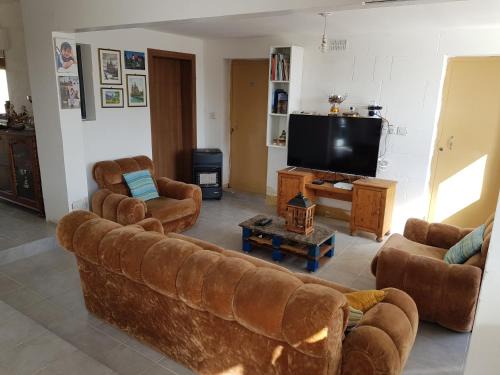 Rustic Villa with Pool Sleeps 6 & Terrace