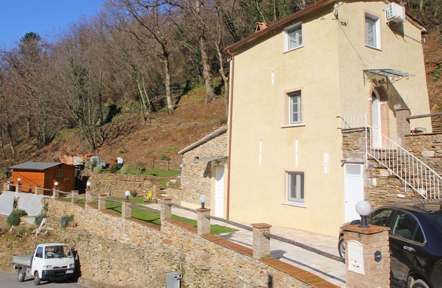 Rustical house with Jacuzzi for 4 People and private Garden