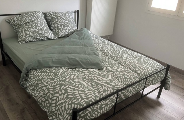 Superb neo-Provencal villa with swimming pool, 2500m of green space in a peaceful setting