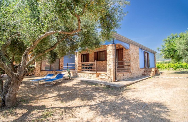 Sa Sermenta, villa with vineyard and olive trees only 500m far from the beach