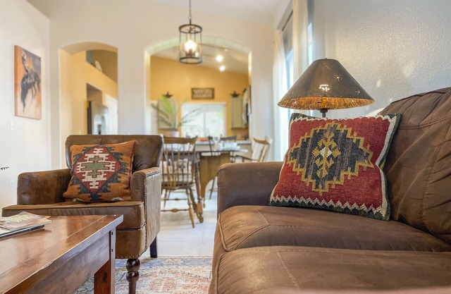 Saddle In & Kick Back: Old West Charmer w/King Bed and Putting Green