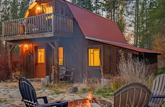 Saddle n' Sage, 7 min to Glacier, Fire Pit