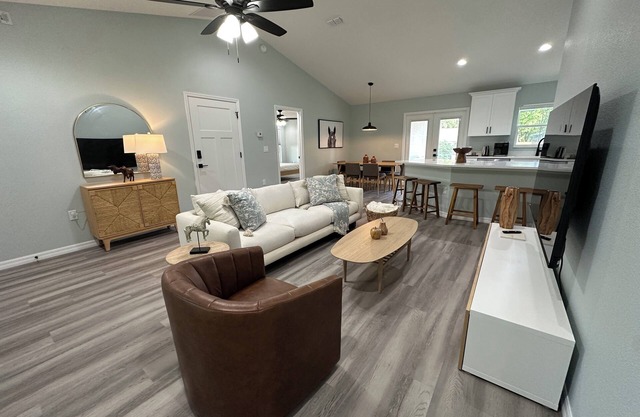 Saddle Oak Retreat; pet-friendly near WEC and more