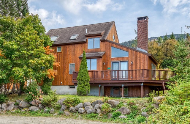 Saddleback - Rock Pond Condo 11 - pet friendly, ski in/out!