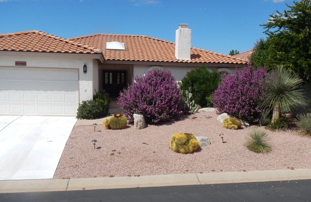Saddlebrooke-Home on golf course and walking distance to clubhouse.