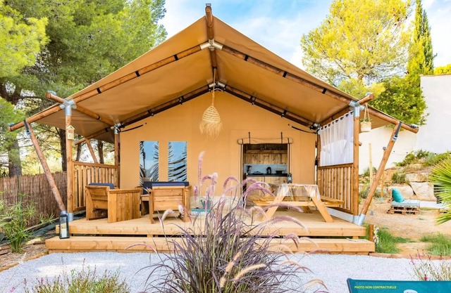 Safari tent 49 m² with sanitary facilities + terrace 15 m² 6 persons