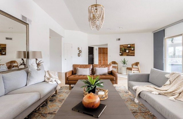 Saguaro. Large Pool, Putting Green, Play Set, Dream Kitchen