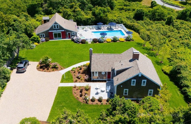Sail Loft: 489-C Updated Chatham Family Compound, Heated Pool w/Hot Tub, Walk to Town/Beach