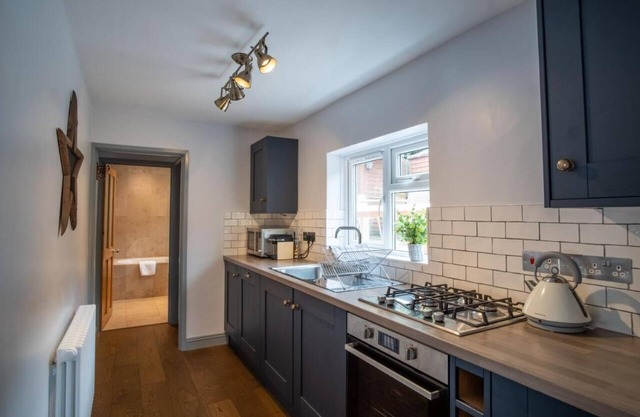 Sailmaker's Cottage - Lymington Town Centre