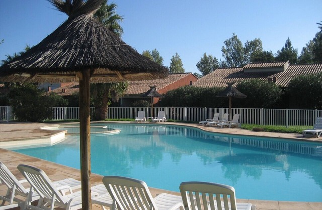Saint Cyprien (air conditioned apartment with a pool)