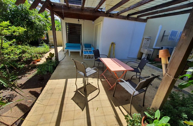 Saint- Gilles les Bains Charmant T2 Avec Jardin