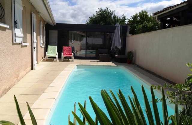 Saint Just Chaleyssin-house-pool