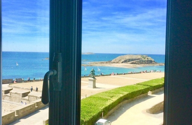 Saint-Malo intra-muros exceptional sea view