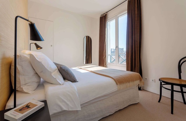 Saint Pères Summary: