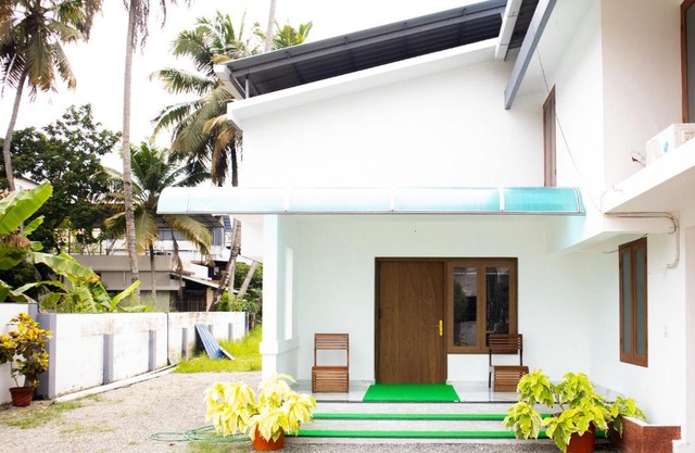 Salalah Enclave - 3 AC Bedroom House at Vytilla, Kochi