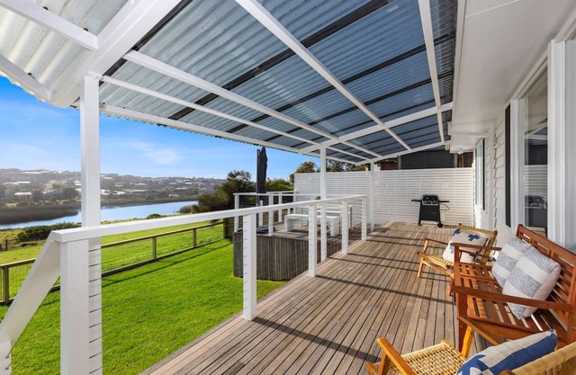 Saltwater House - Opposite the beach + lake