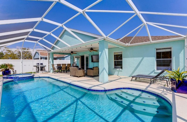 Saltwater Pool and Spa at Home in Bradenton