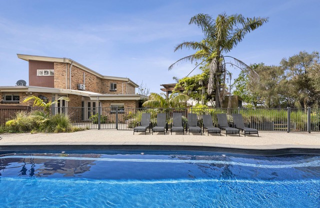 Saltwater VILLA -12m heated POOL -foxtel, billiards, BONUS* OFFERS 2025
