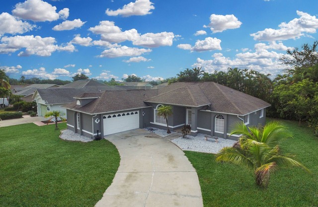San Carlos home near airport, FGCU and shoping