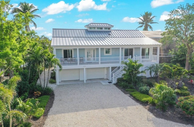 Sancroft: Stunning Pool Home w Direct Water Access