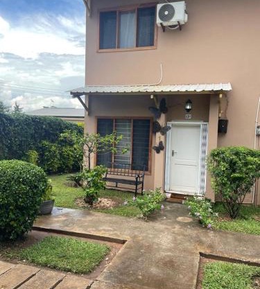 Sanctuary Aparthotel-AC-Garden- Solar-Wi-Fi -Firepit-Park-Carport