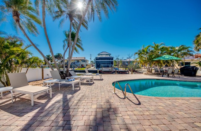 Sand Dollar #2 - Downstairs Apt w Shared Pool on Canal by the Beach!