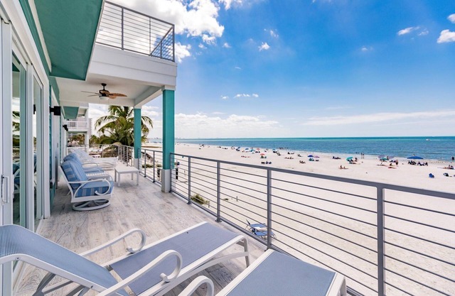 Sand Dollar View - Beachfront Luxury Living