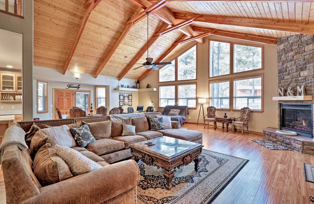 Sand Volleyball & Deck: Munds Park Getaway!