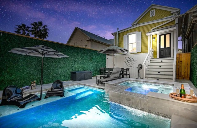 Sandpiper 1886 Historic Boutique Home - Steps from Strand - Heated Pool/Spa