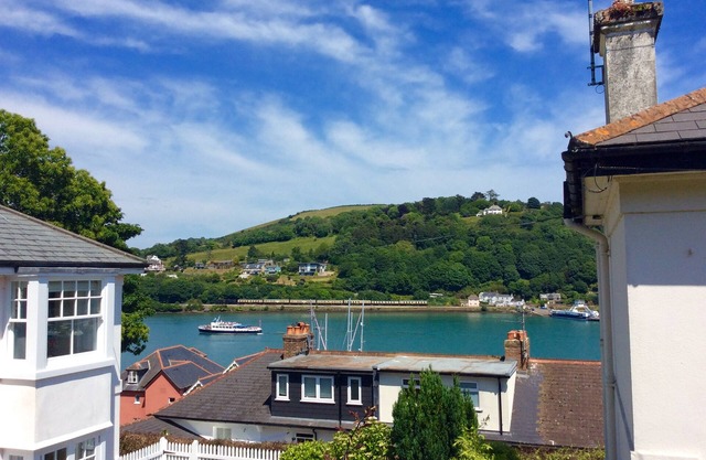 SANDQUAY VIEW, family friendly, with a garden in Dartmouth
