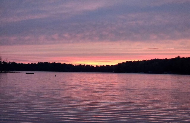 Sandy beach/free nite book wknd-offseason Lakehome cottage pier kayak fireplace