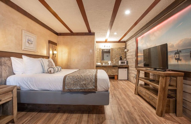 Sandy Duck - Queen Studio Room at Wanderlust Inn, Pet Friendly