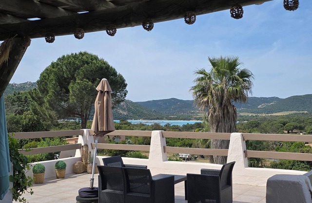 Santa Giulia mini Villa superb sea-view terrace, 400 m from beach.