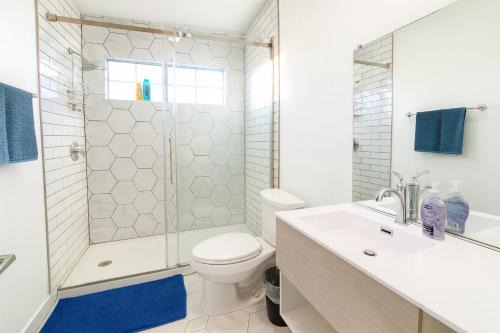 Santa Monica Hot Tub House - Billiards, Grill & Projector
