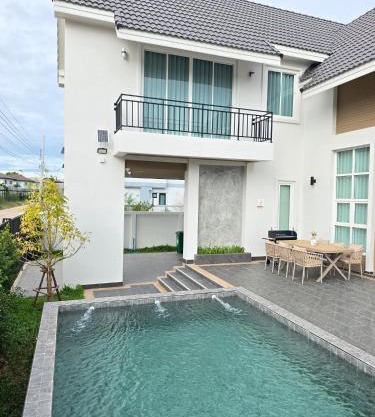 Santara Pool Villa Udon