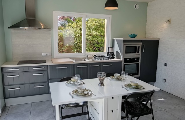 SANTEC Gîte 500M de la Mer, plage du DOSSEN sable blanc, Forêt,Finistère Bretagne