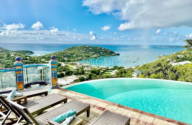 Sapphire Breeze, Majestic Views & Island Vibes w/Infinity Pool, Waterfall & Covered Porches