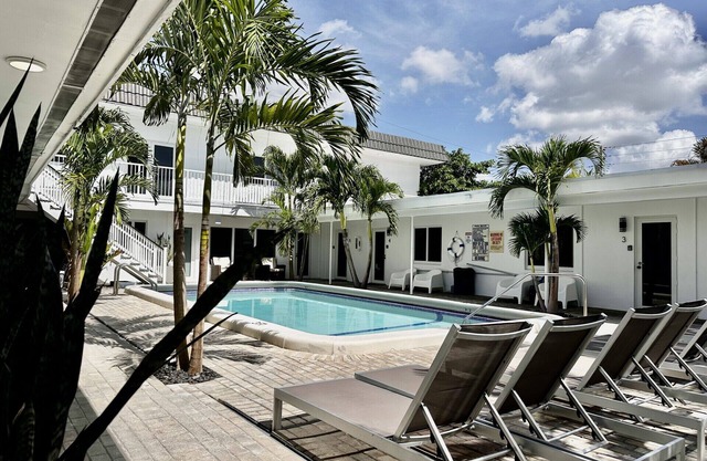 Sapphire by the Sea Unit 3 - King Bed, kitchen, pool view, Sleeps 2