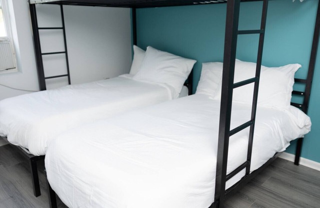 Sapphire Suite | Near NYC & EWR