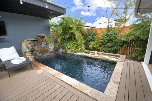 Saragossa Poolside Paradise