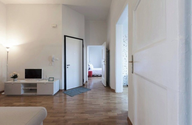 Saragozza Apartment 3: Bright and central flat